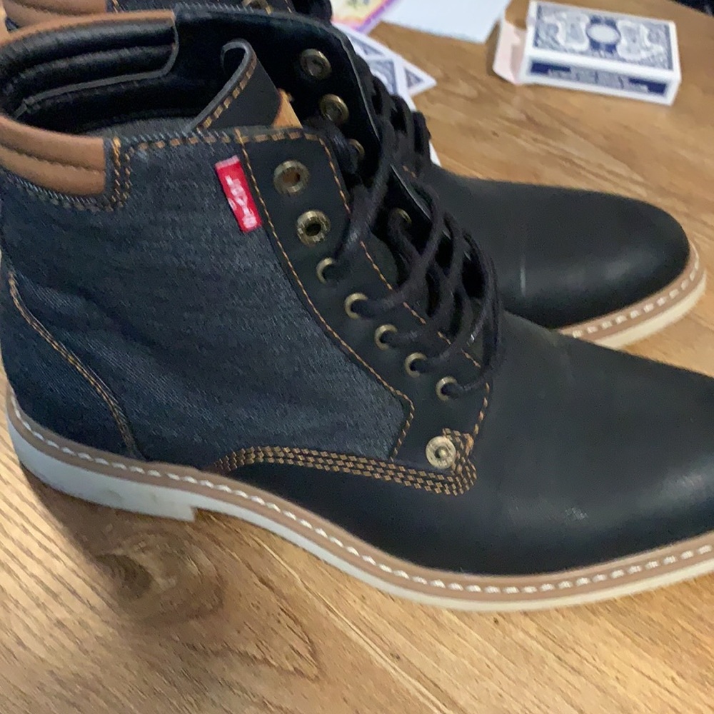 Great shoes! Worn twice! Men’s size 7.5